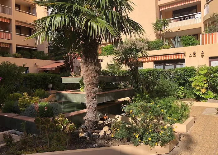 Un Grand Face Au Port De Santa Lucia *