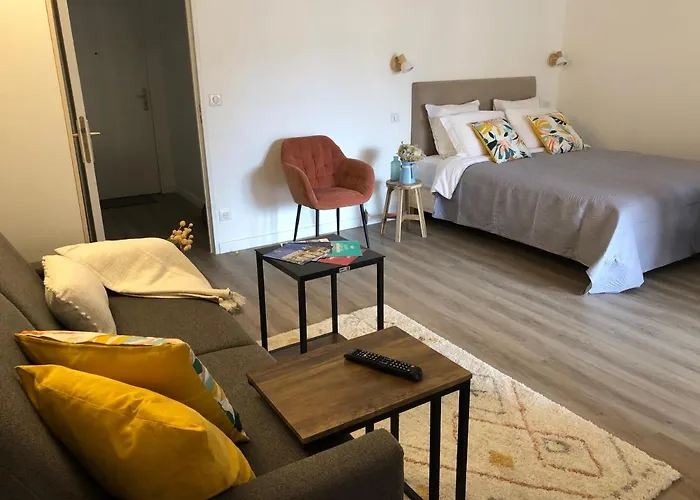 Un Grand Face Au Port De Santa Lucia