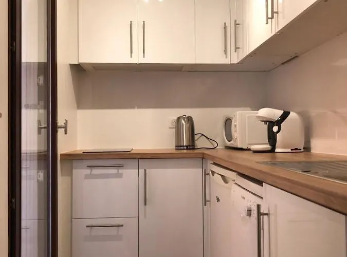 Un Grand Face Au Port De Santa Lucia Saint-Raphaël