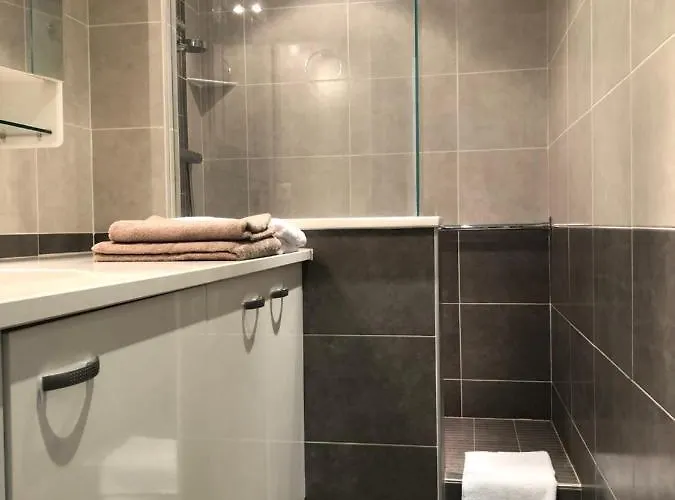 Un Grand Face Au Port De Santa Lucia *